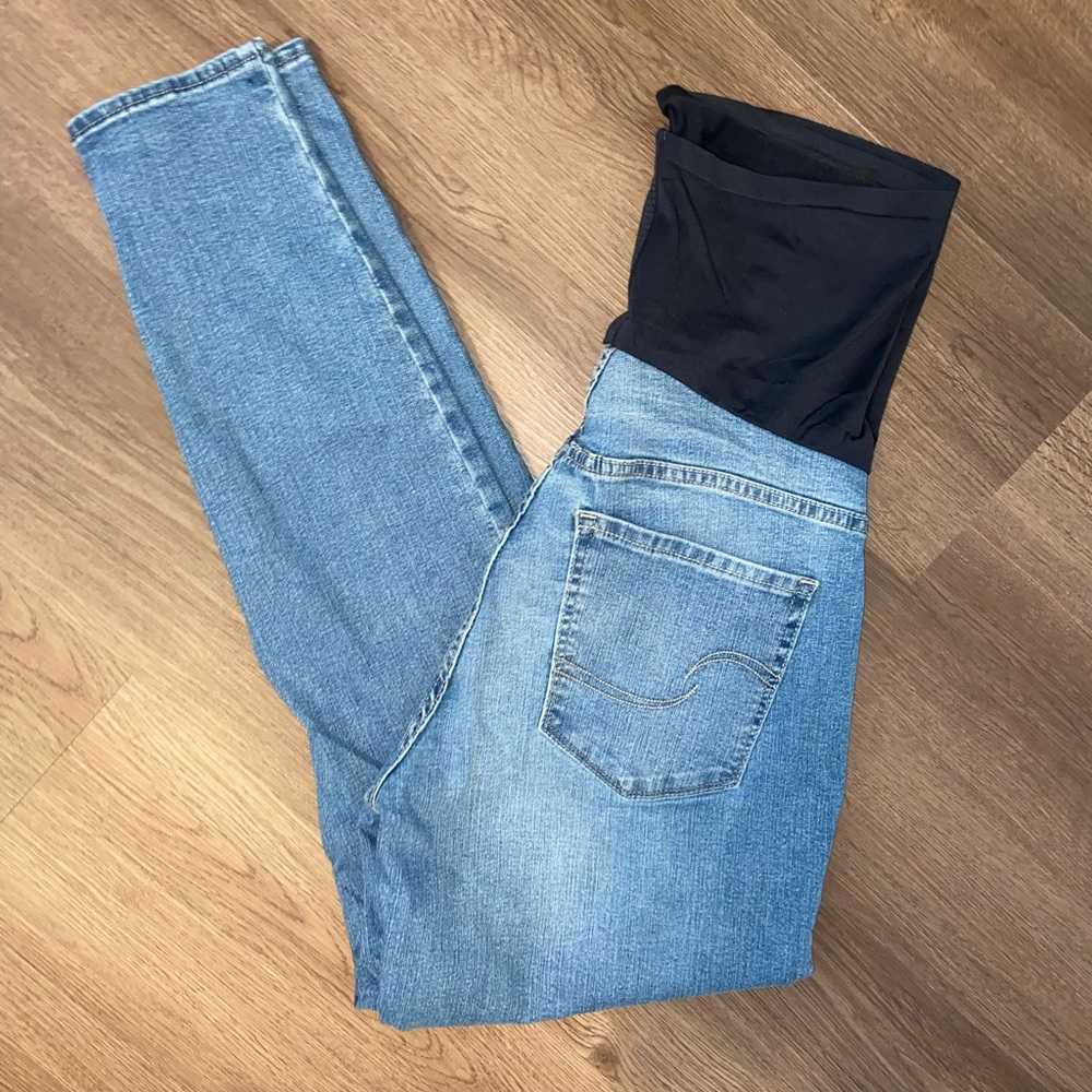 Signature by Levi Strauss & Co. Gold Label Women’s Maternity Skinny Jeans